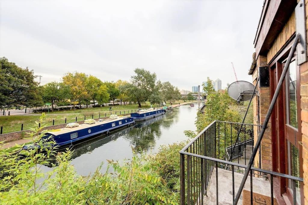 Amazing Location - City Of London- 2 Bedroom Stunning Canal View House With Private Garden,Parking & Balcony 외부 사진