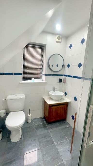Amazing Location - City Of London- 2 Bedroom Stunning Canal View House With Private Garden,Parking & Balcony 외부 사진