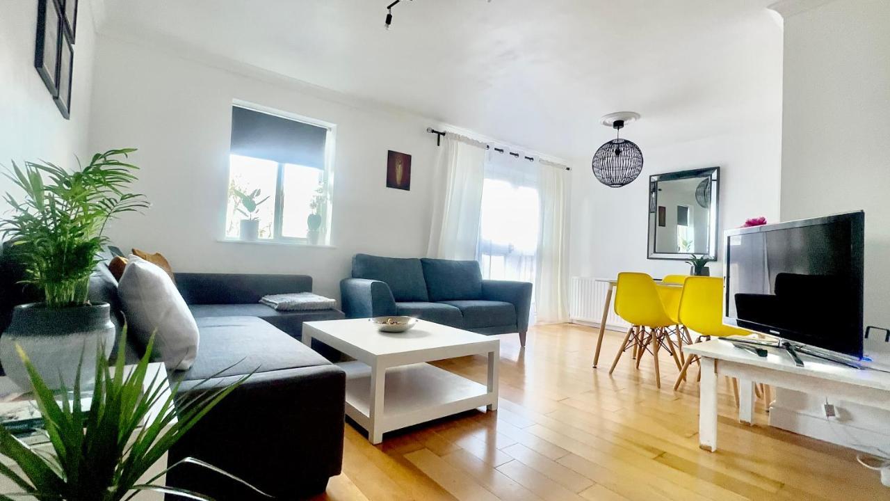 Amazing Location - City Of London- 2 Bedroom Stunning Canal View House With Private Garden,Parking & Balcony 외부 사진