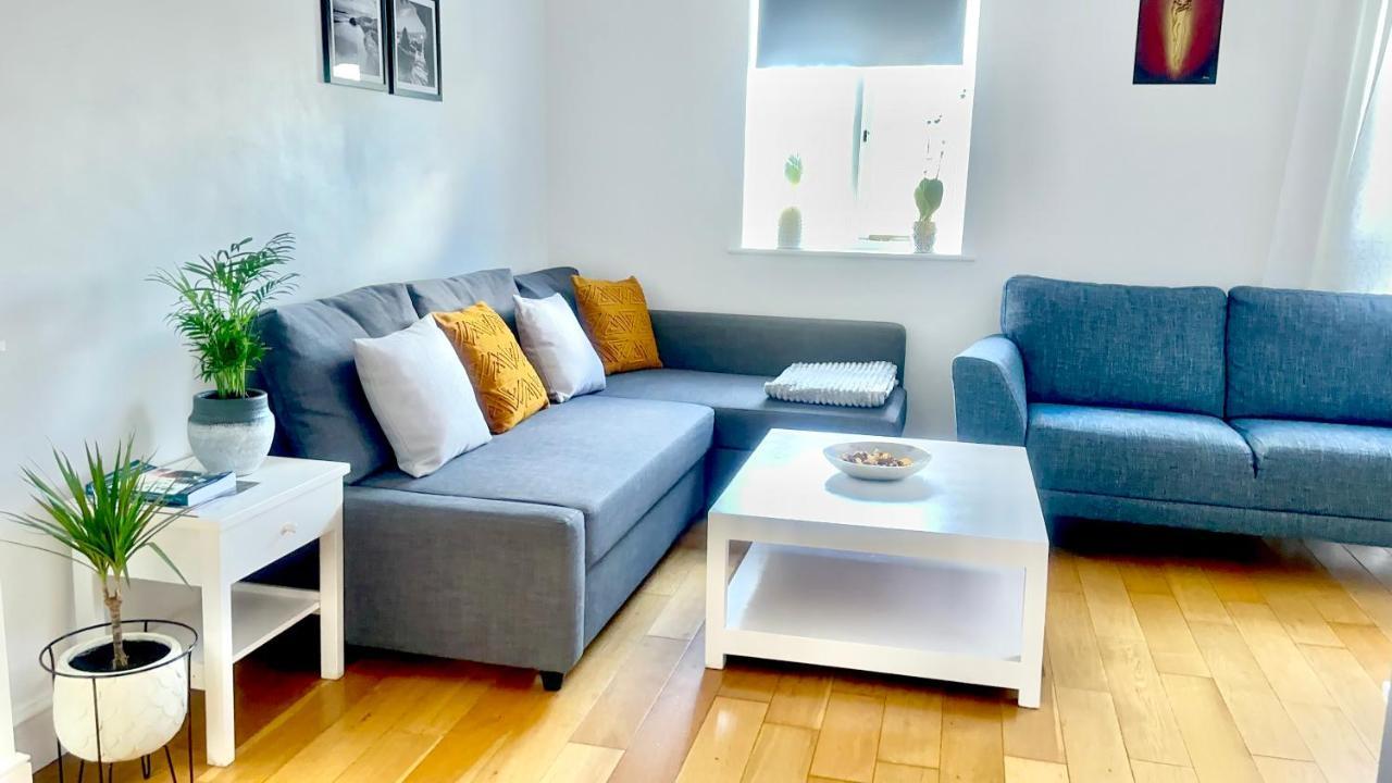 Amazing Location - City Of London- 2 Bedroom Stunning Canal View House With Private Garden,Parking & Balcony 외부 사진