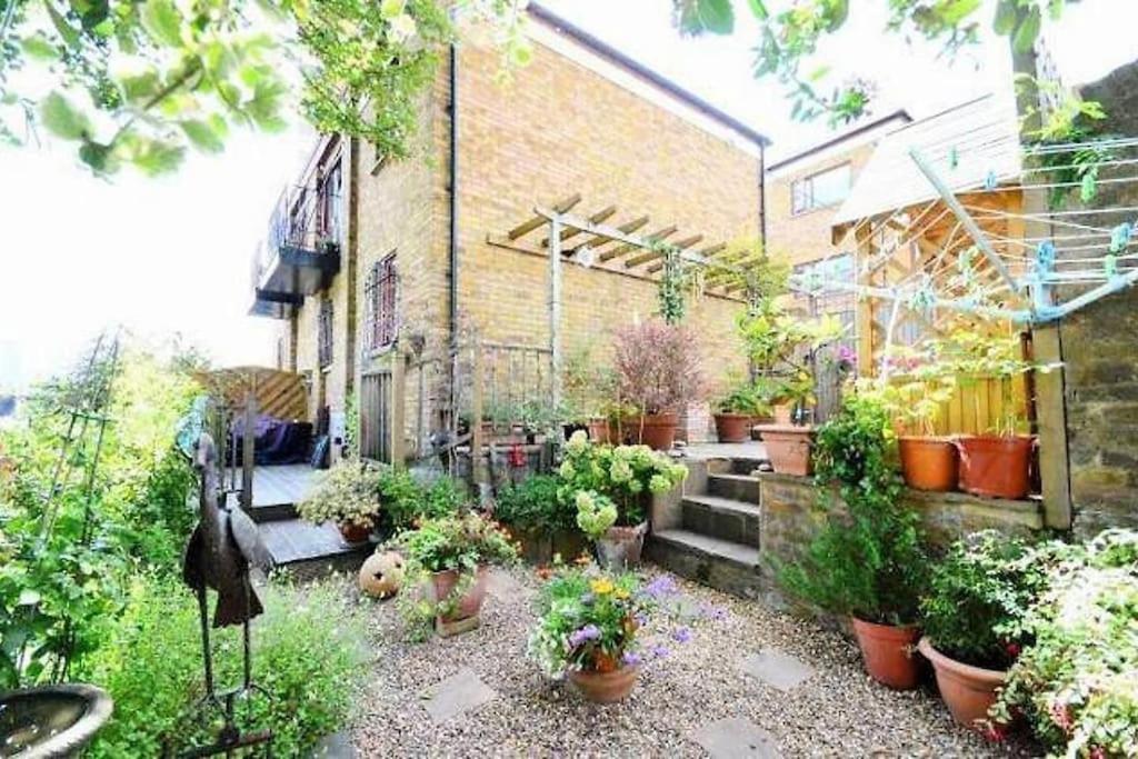 Amazing Location - City Of London- 2 Bedroom Stunning Canal View House With Private Garden,Parking & Balcony 외부 사진