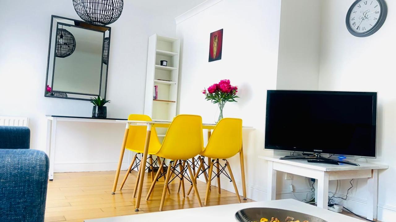 Amazing Location - City Of London- 2 Bedroom Stunning Canal View House With Private Garden,Parking & Balcony 외부 사진