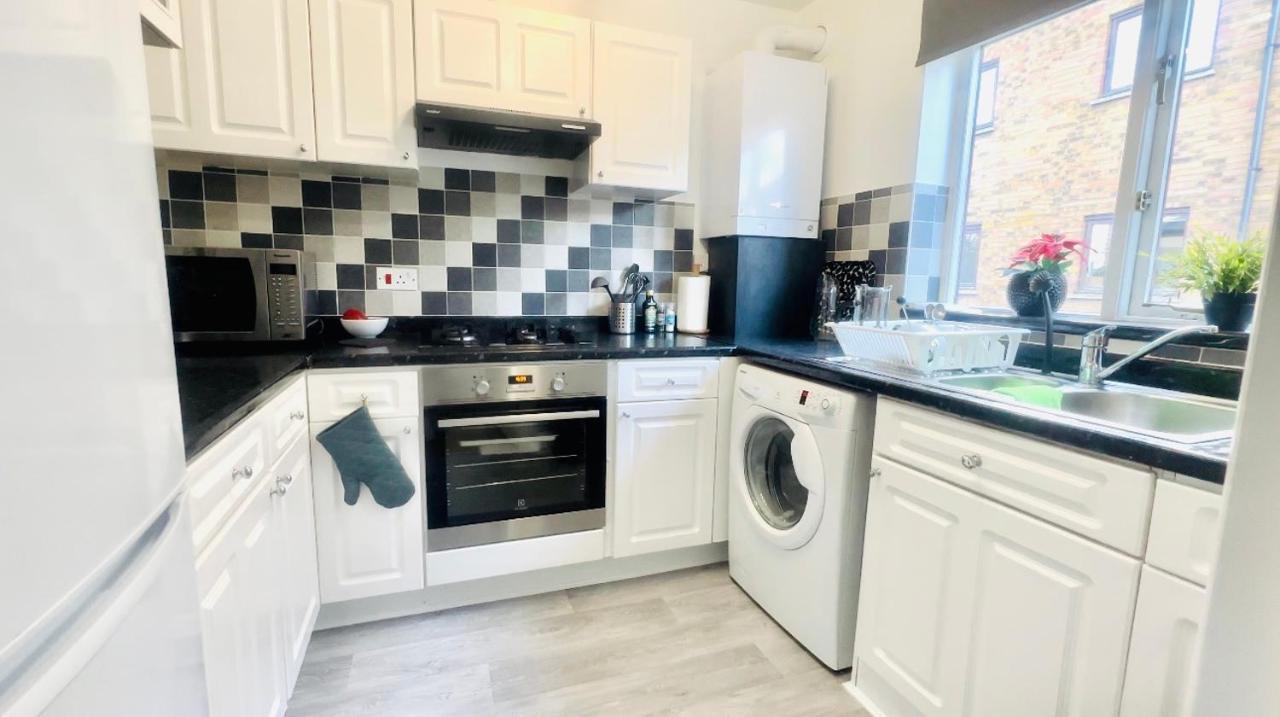 Amazing Location - City Of London- 2 Bedroom Stunning Canal View House With Private Garden,Parking & Balcony 외부 사진