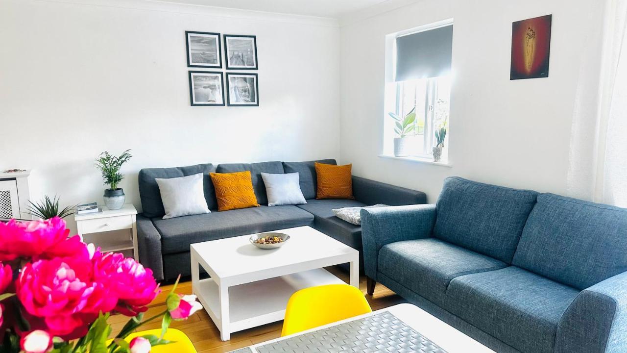Amazing Location - City Of London- 2 Bedroom Stunning Canal View House With Private Garden,Parking & Balcony 외부 사진