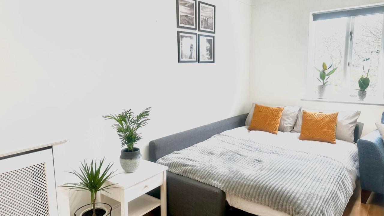 Amazing Location - City Of London- 2 Bedroom Stunning Canal View House With Private Garden,Parking & Balcony 외부 사진