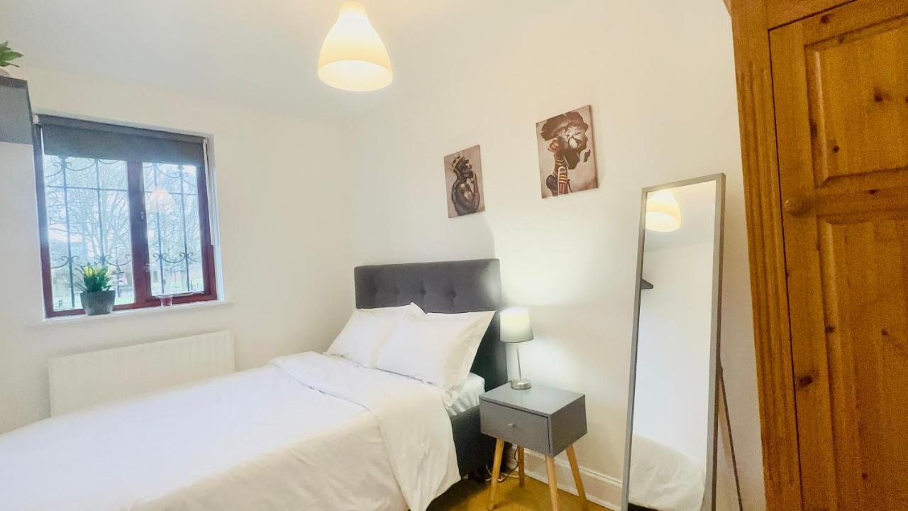 Amazing Location - City Of London- 2 Bedroom Stunning Canal View House With Private Garden,Parking & Balcony 외부 사진