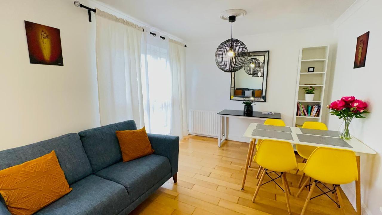 Amazing Location - City Of London- 2 Bedroom Stunning Canal View House With Private Garden,Parking & Balcony 외부 사진