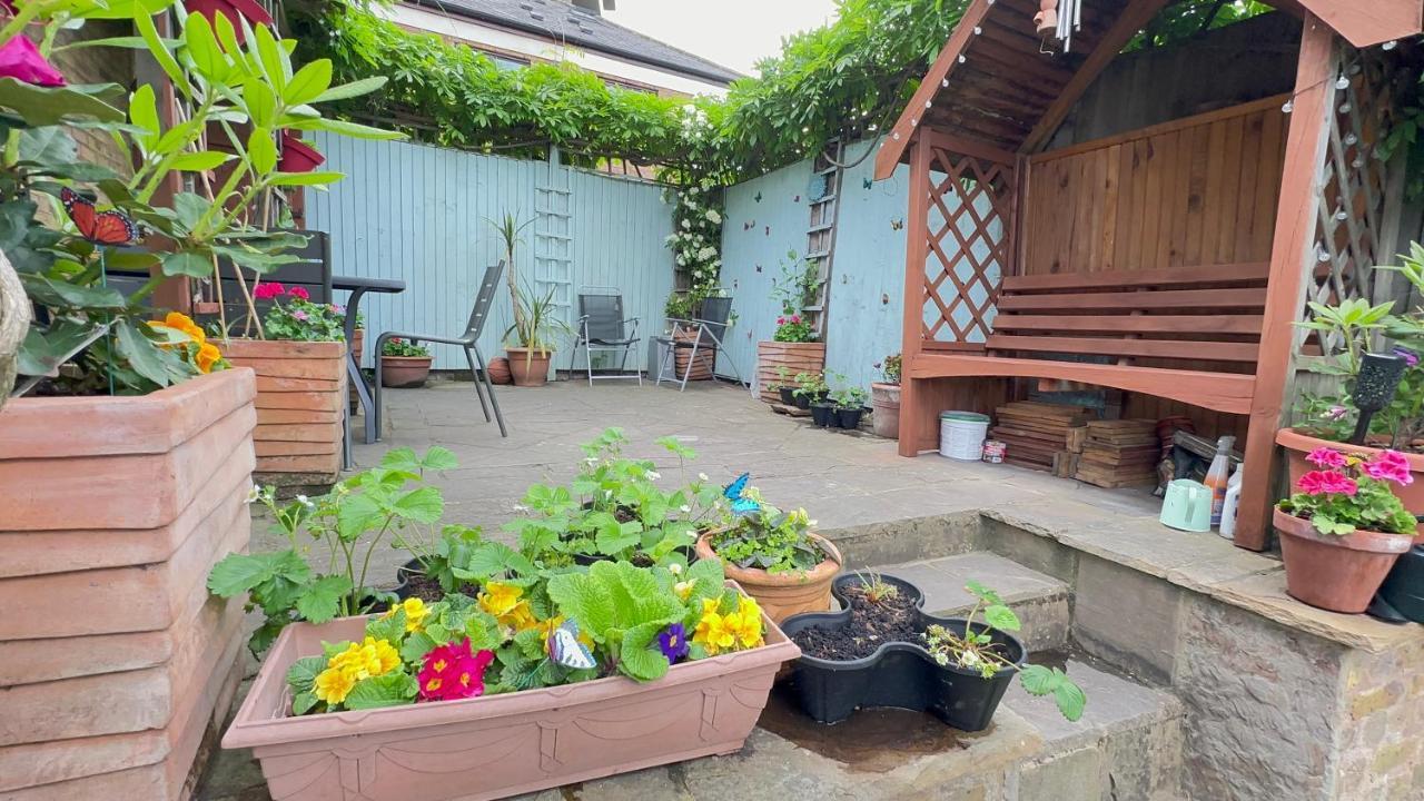 Amazing Location - City Of London- 2 Bedroom Stunning Canal View House With Private Garden,Parking & Balcony 외부 사진
