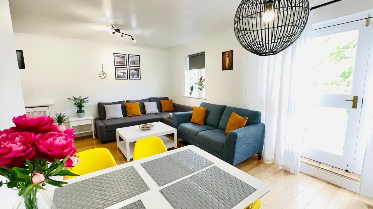 Amazing Location - City Of London- 2 Bedroom Stunning Canal View House With Private Garden,Parking & Balcony 외부 사진