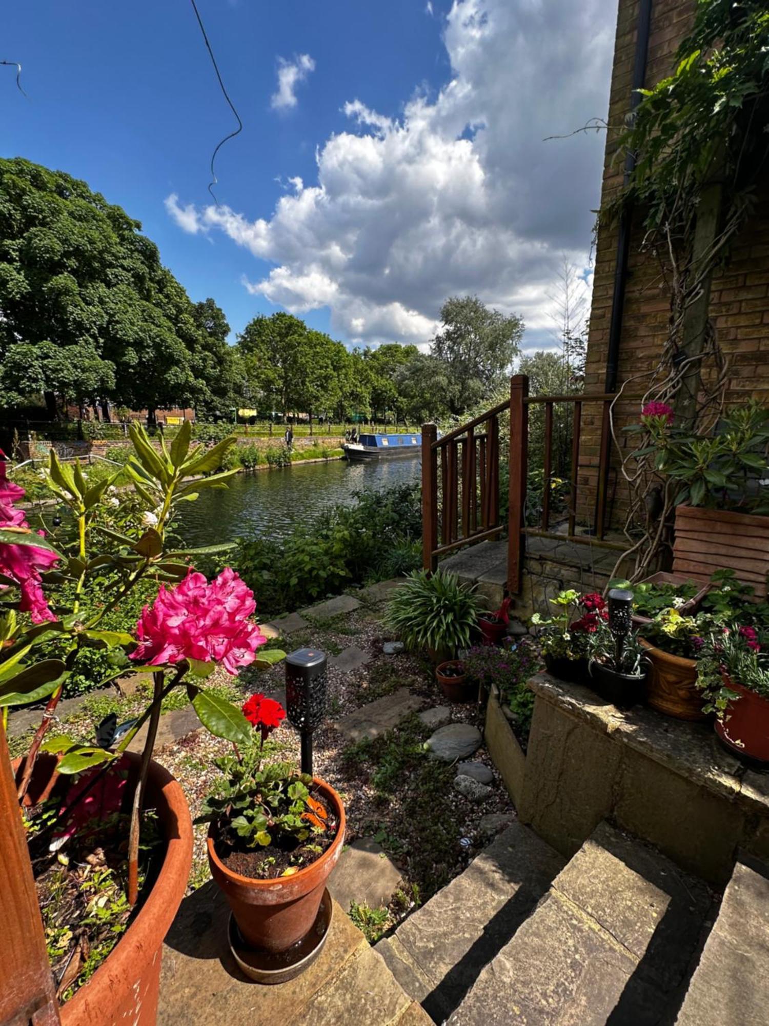 Amazing Location - City Of London- 2 Bedroom Stunning Canal View House With Private Garden,Parking & Balcony 외부 사진