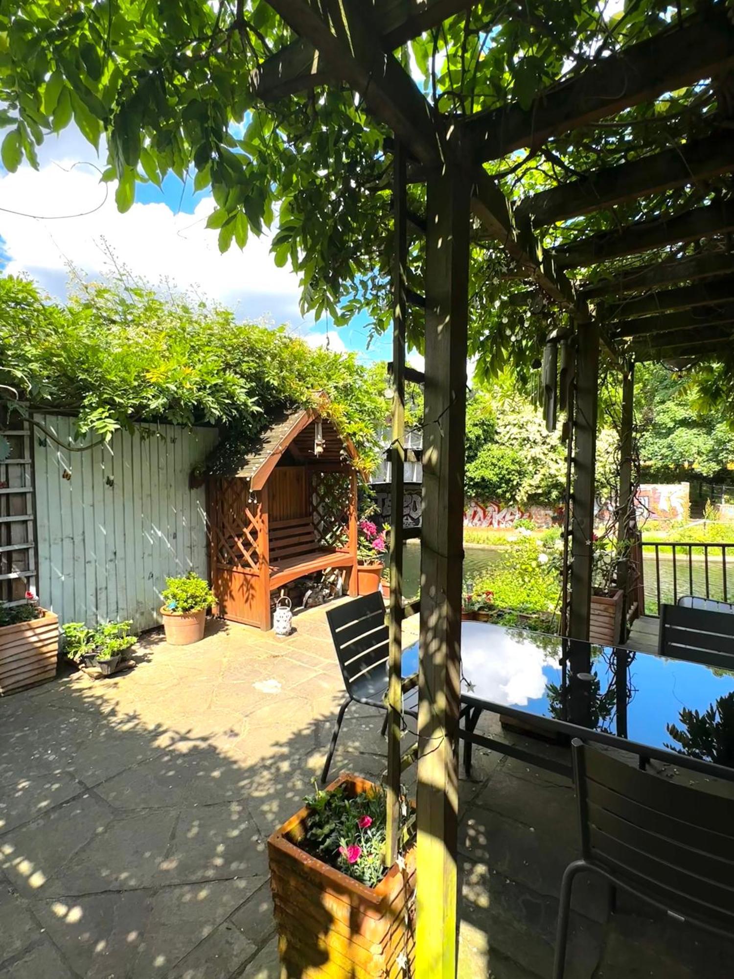 Amazing Location - City Of London- 2 Bedroom Stunning Canal View House With Private Garden,Parking & Balcony 외부 사진