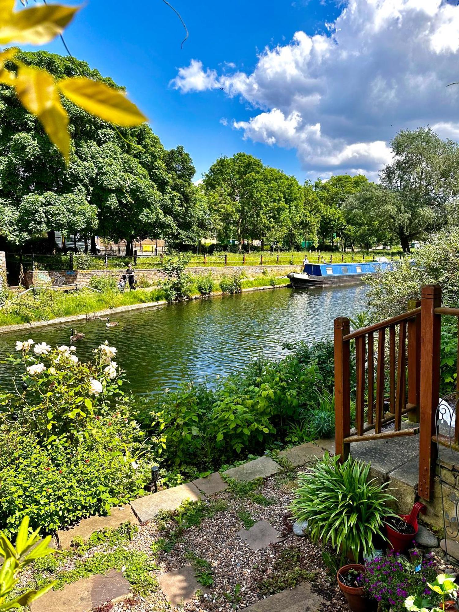 Amazing Location - City Of London- 2 Bedroom Stunning Canal View House With Private Garden,Parking & Balcony 외부 사진