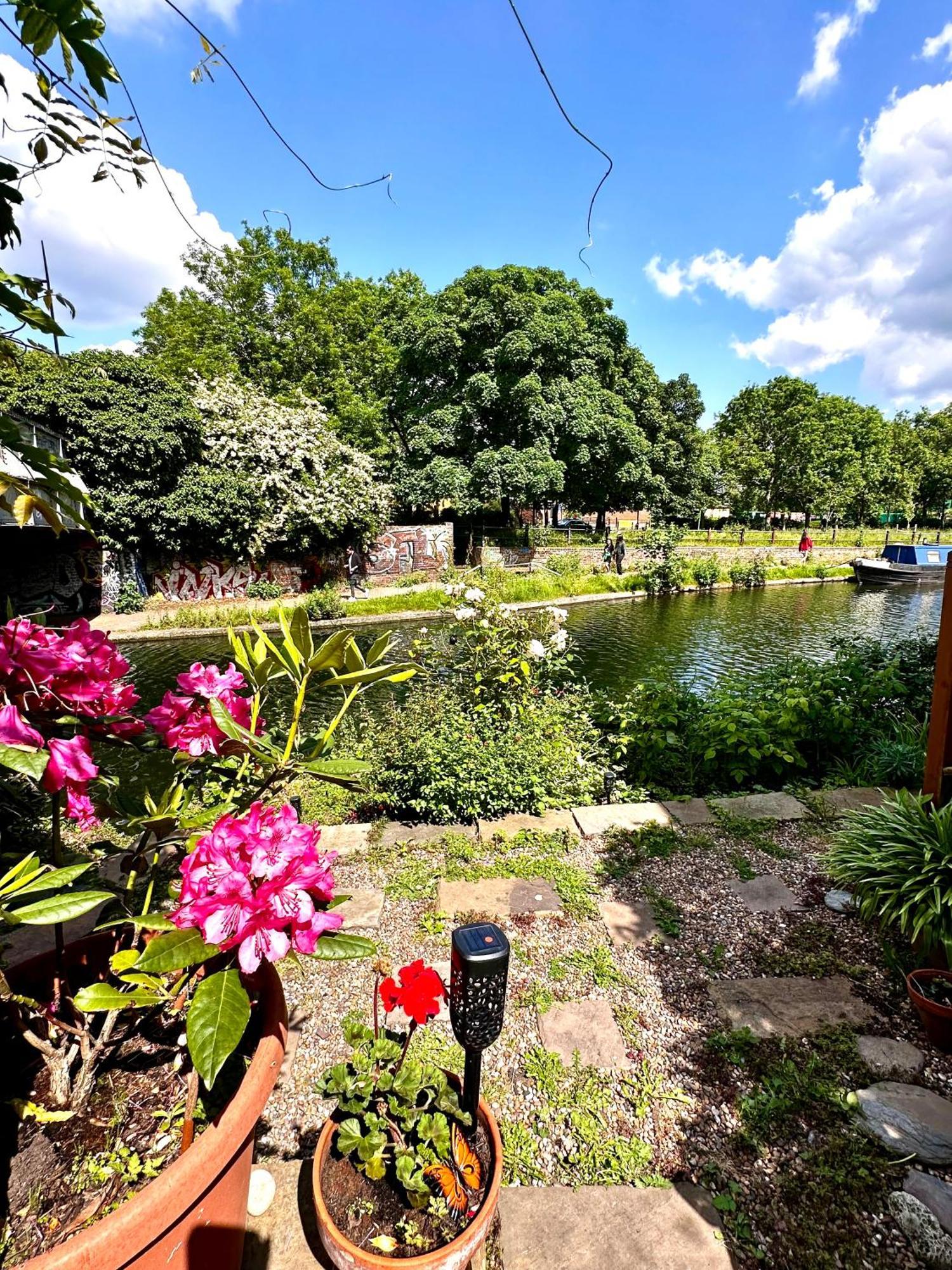Amazing Location - City Of London- 2 Bedroom Stunning Canal View House With Private Garden,Parking & Balcony 외부 사진
