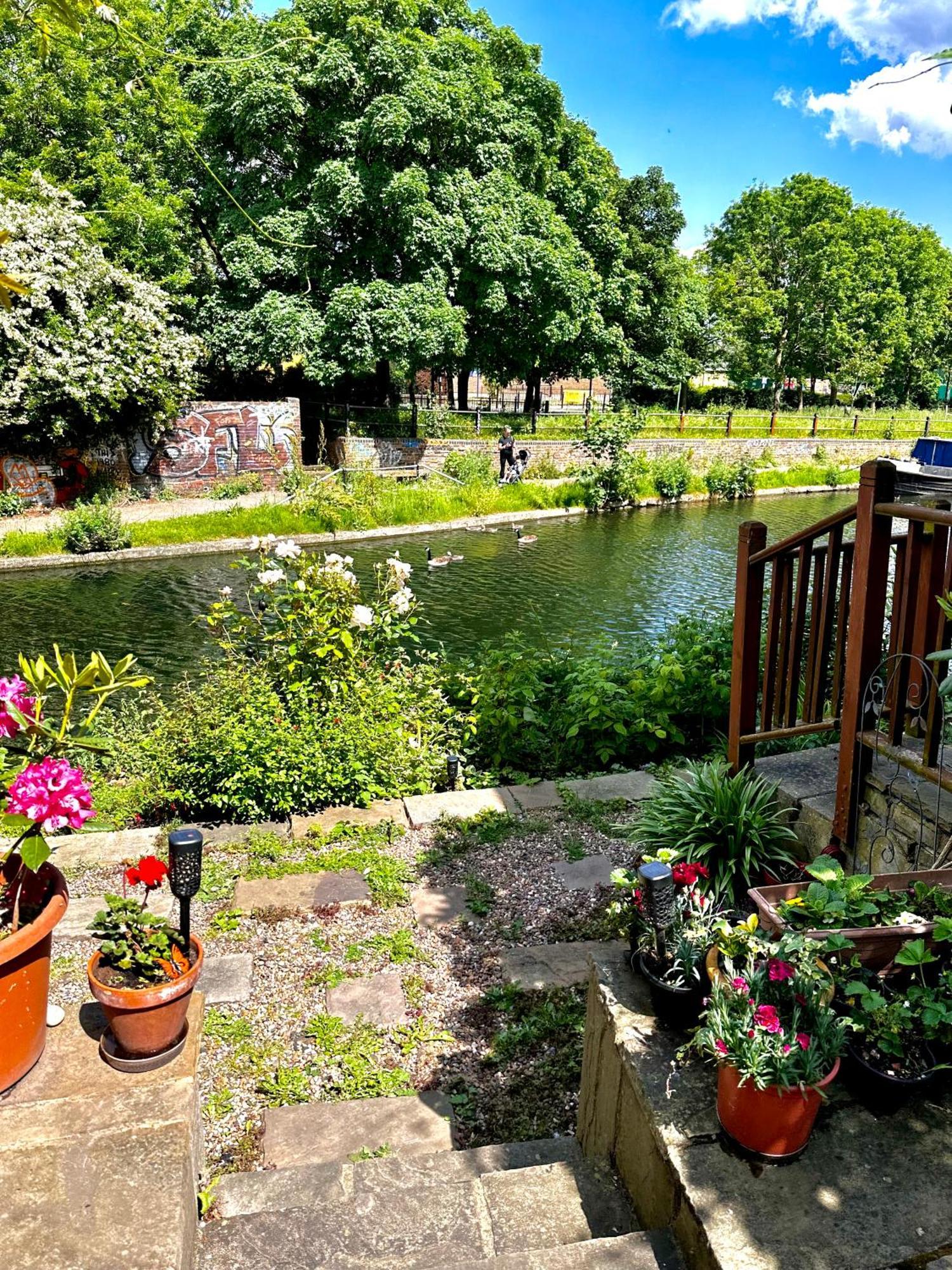 Amazing Location - City Of London- 2 Bedroom Stunning Canal View House With Private Garden,Parking & Balcony 외부 사진